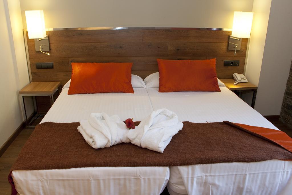 Nubahotel Βιέλα Δωμάτιο φωτογραφία