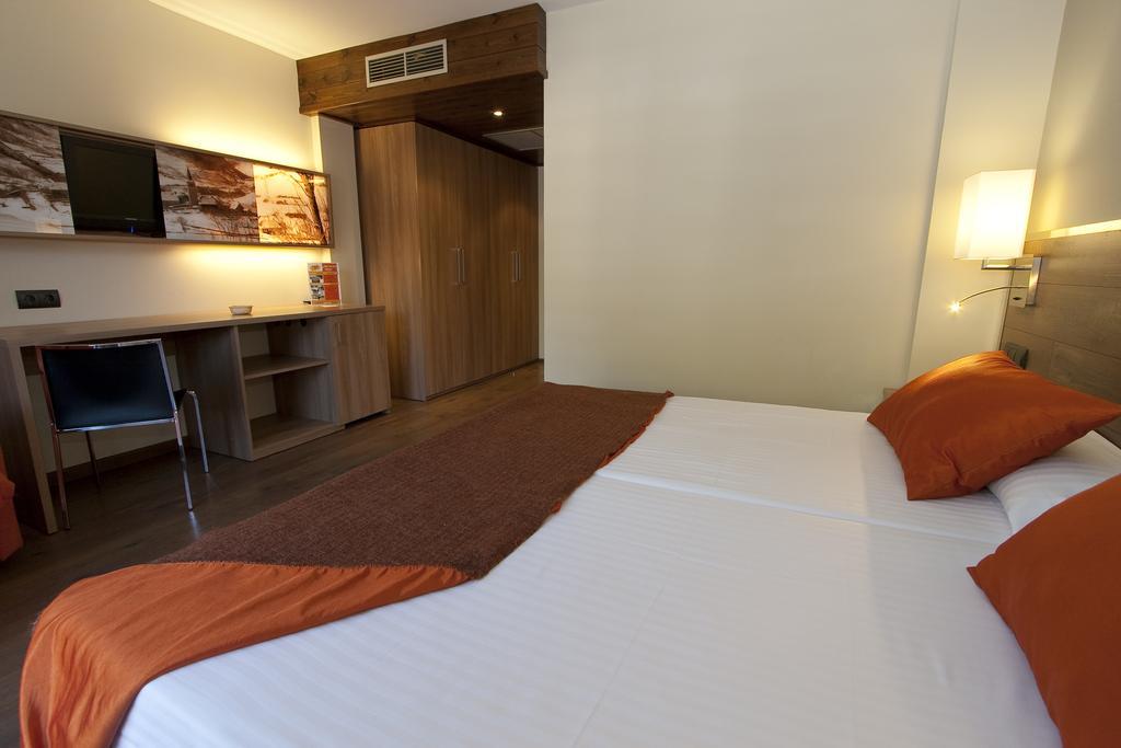 Nubahotel Βιέλα Δωμάτιο φωτογραφία